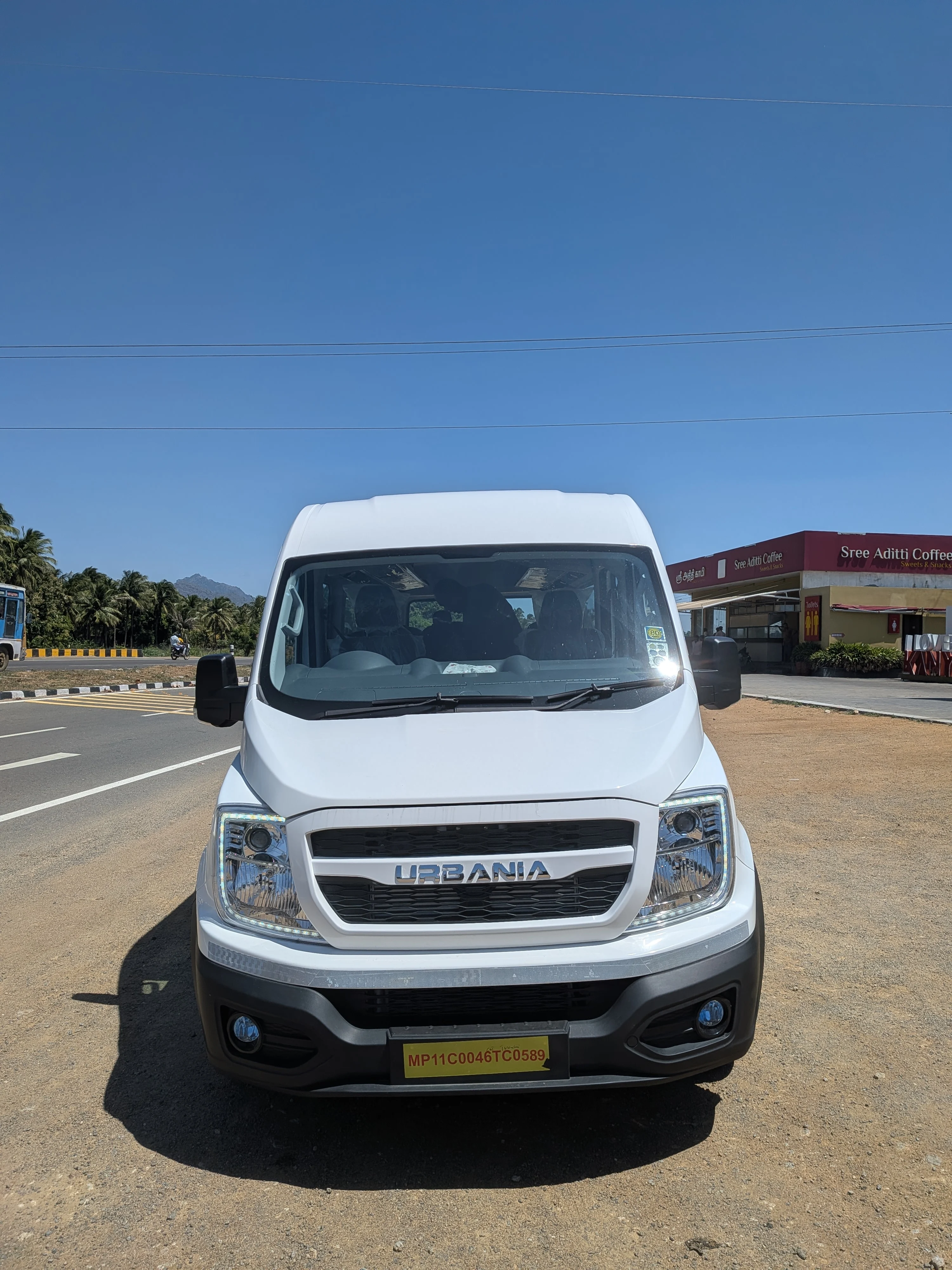 Force Urbania Luxury Van Front